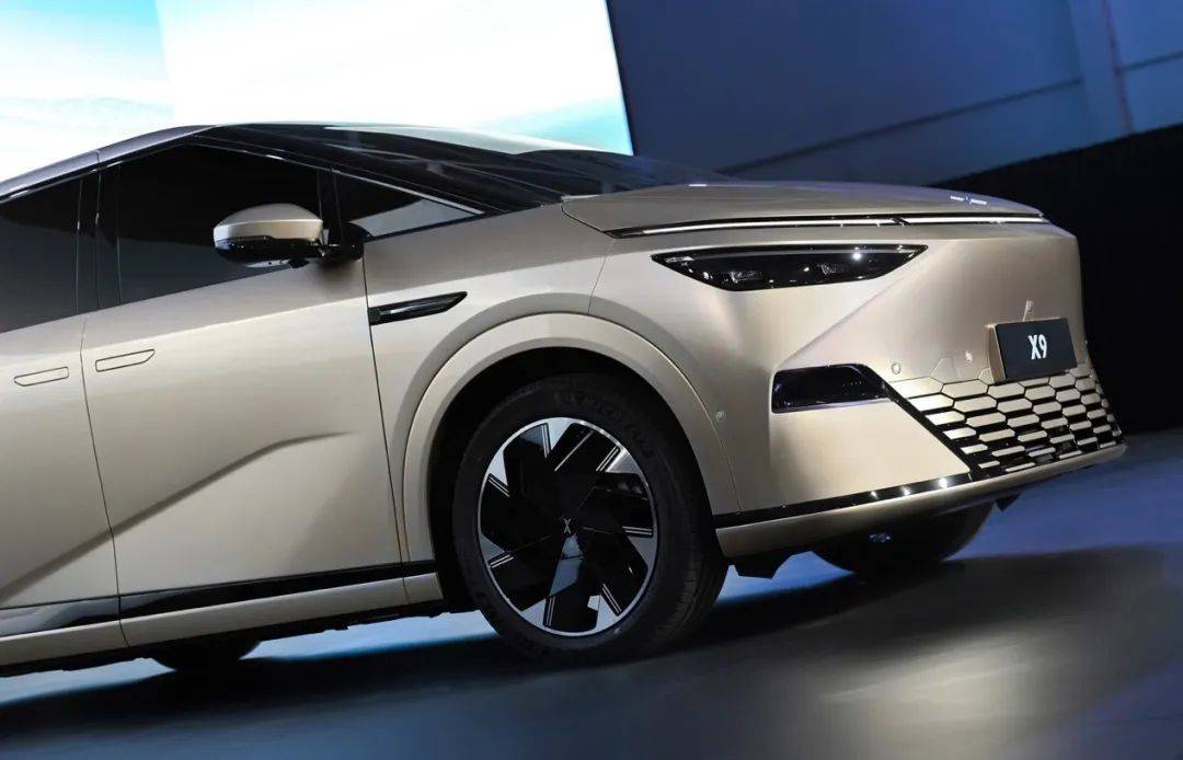 近四十萬的小鵬X9,值嗎?