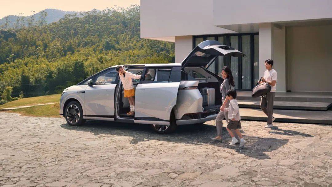 近四十萬的小鵬X9,值嗎?