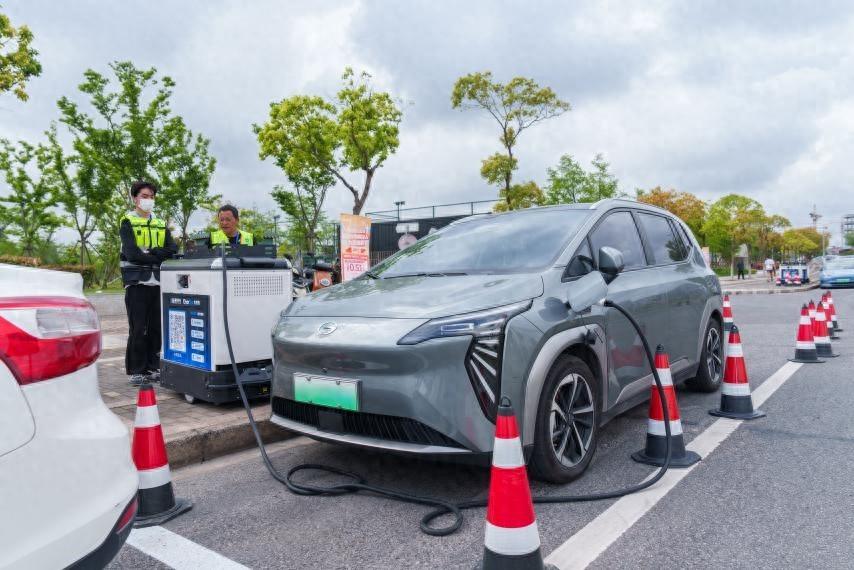 牽手寧德時代,新能源汽車“移動充電寶”落地上海臨港,每度電0.51元