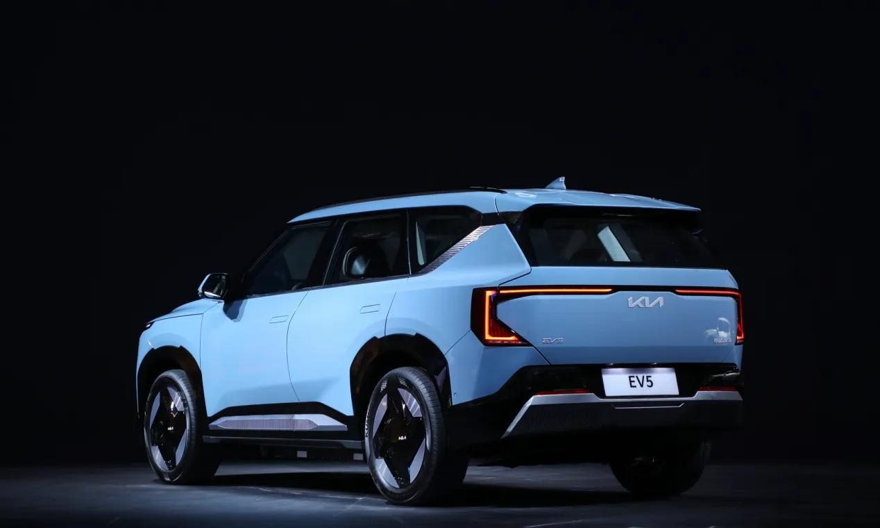 15萬買合資純電SUV,滿電跑530km,起亞EV5遙遙領先