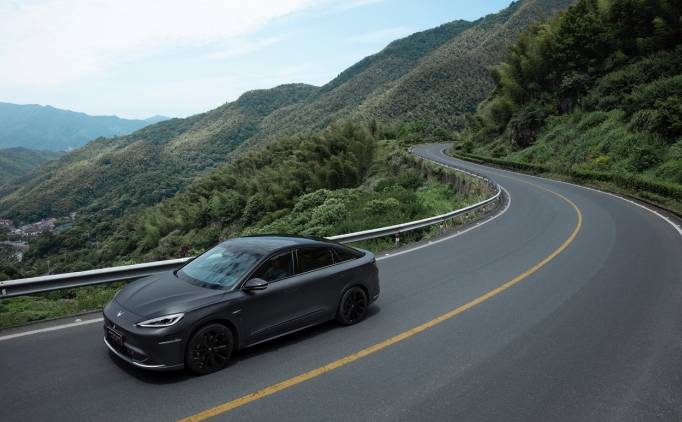 最高優惠3.9萬元,極狐汽車全陣容亮相蓉城