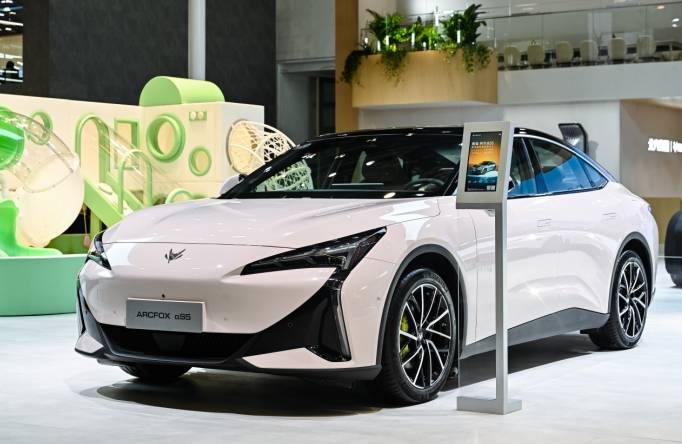 最高優惠3.9萬元,極狐汽車全陣容亮相蓉城