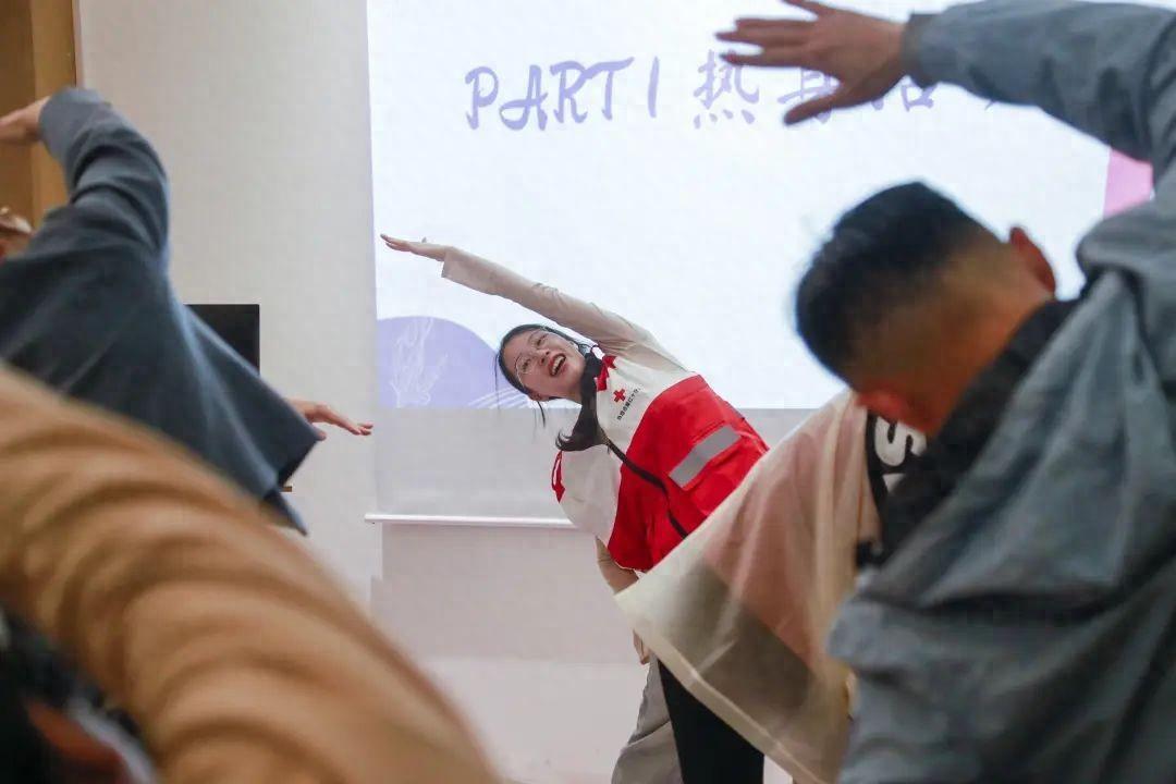 宮廷舞、熱身體操……藝術(shù)減壓成為白領(lǐng)放松身心新選擇