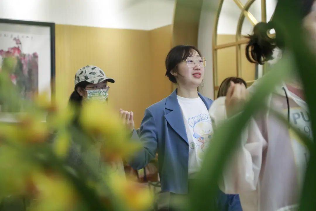 宮廷舞、熱身體操……藝術(shù)減壓成為白領(lǐng)放松身心新選擇