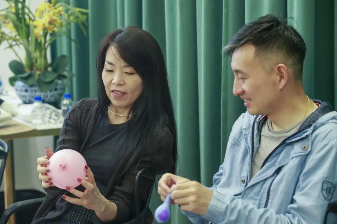 宮廷舞、熱身體操……藝術(shù)減壓成為白領(lǐng)放松身心新選擇