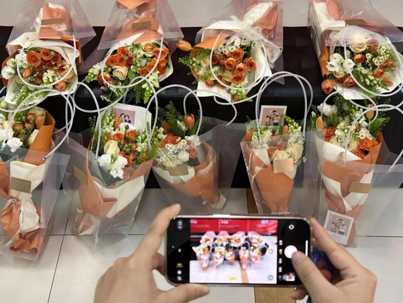 花藝“小確幸”給母親,商圈有“寧”更溫情