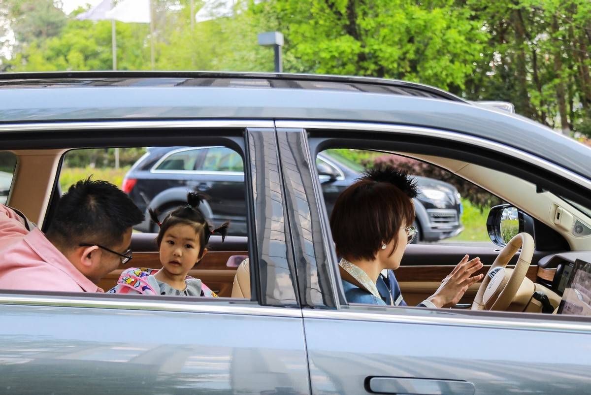 問界新M5及鴻蒙智行家族全系車型春日試駕會活動成功舉辦