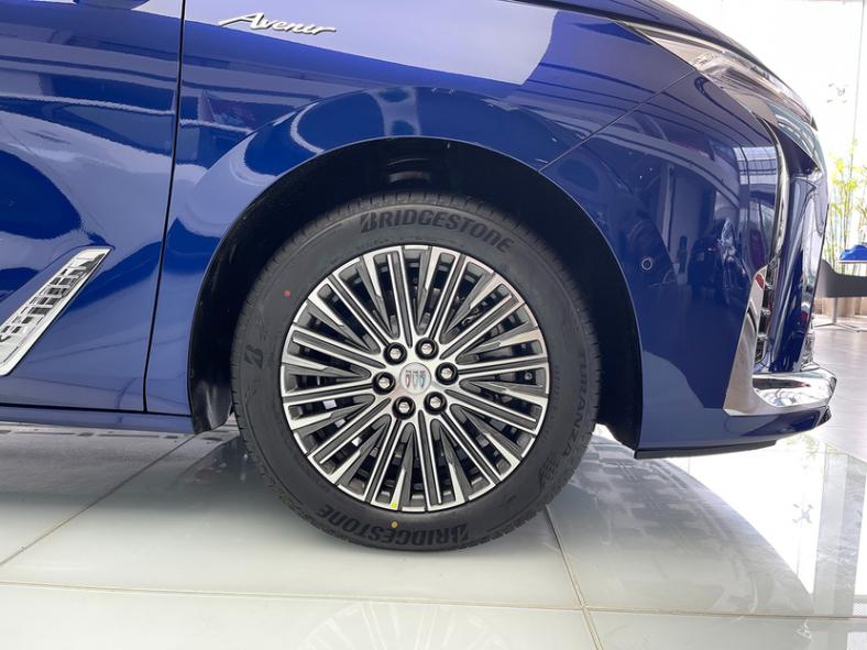 換上插電動力,再戰騰勢D9,35.99萬元起,別克GL8陸尊PHEV實拍