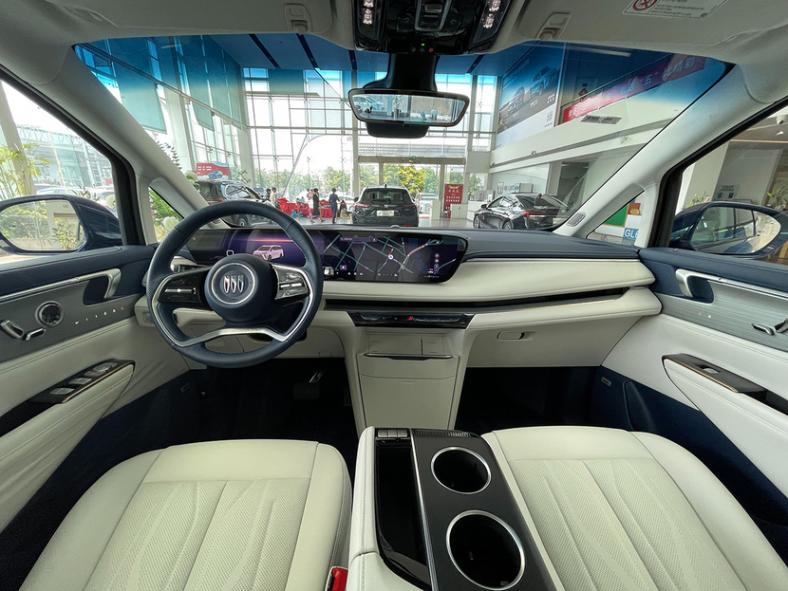 換上插電動力,再戰騰勢D9,35.99萬元起,別克GL8陸尊PHEV實拍