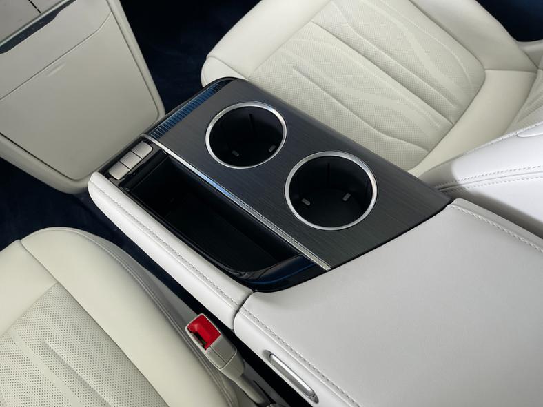 換上插電動力,再戰騰勢D9,35.99萬元起,別克GL8陸尊PHEV實拍