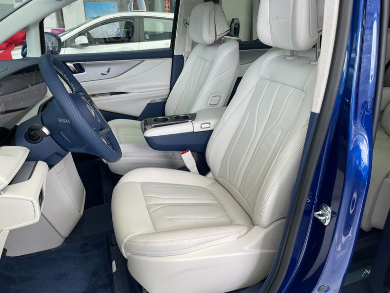 換上插電動力,再戰騰勢D9,35.99萬元起,別克GL8陸尊PHEV實拍