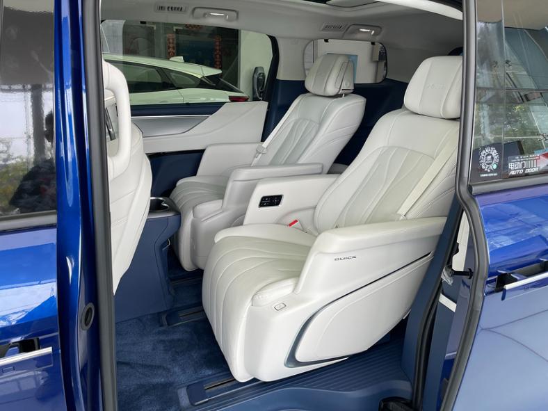 換上插電動力,再戰騰勢D9,35.99萬元起,別克GL8陸尊PHEV實拍