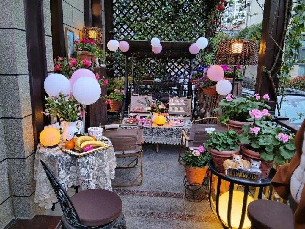 月季、鐵線蓮、繡球花……金山這里以花為“媒”,繁花似錦!