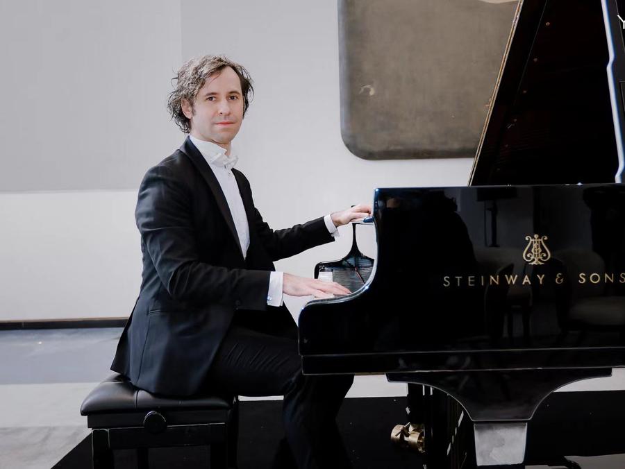 來滬7年,西班牙鋼琴家馬里奧自稱“上海人”,愛跑馬拉松,會做油爆河蝦