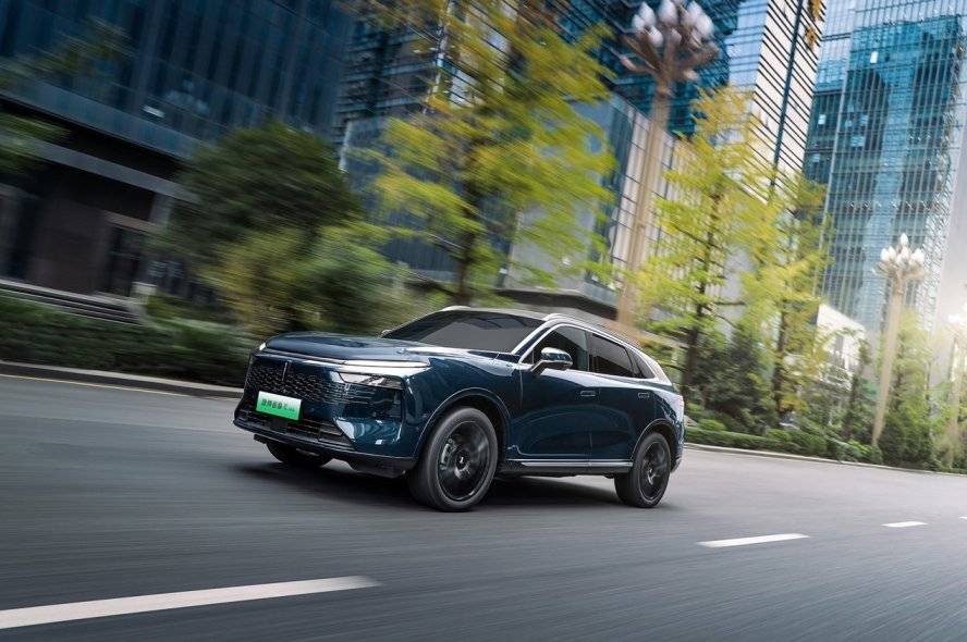 新摩卡 Hi4:大五座電動(dòng)SUV 標(biāo)配Hi4性能版電四驅(qū) 最低21.38萬(wàn)起