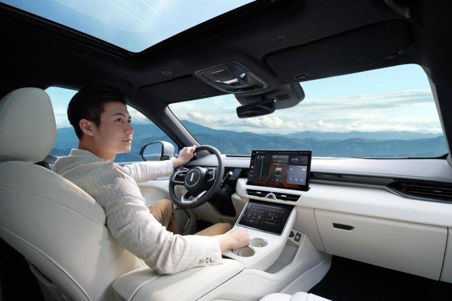 新摩卡 Hi4:大五座電動(dòng)SUV 標(biāo)配Hi4性能版電四驅(qū) 最低21.38萬(wàn)起