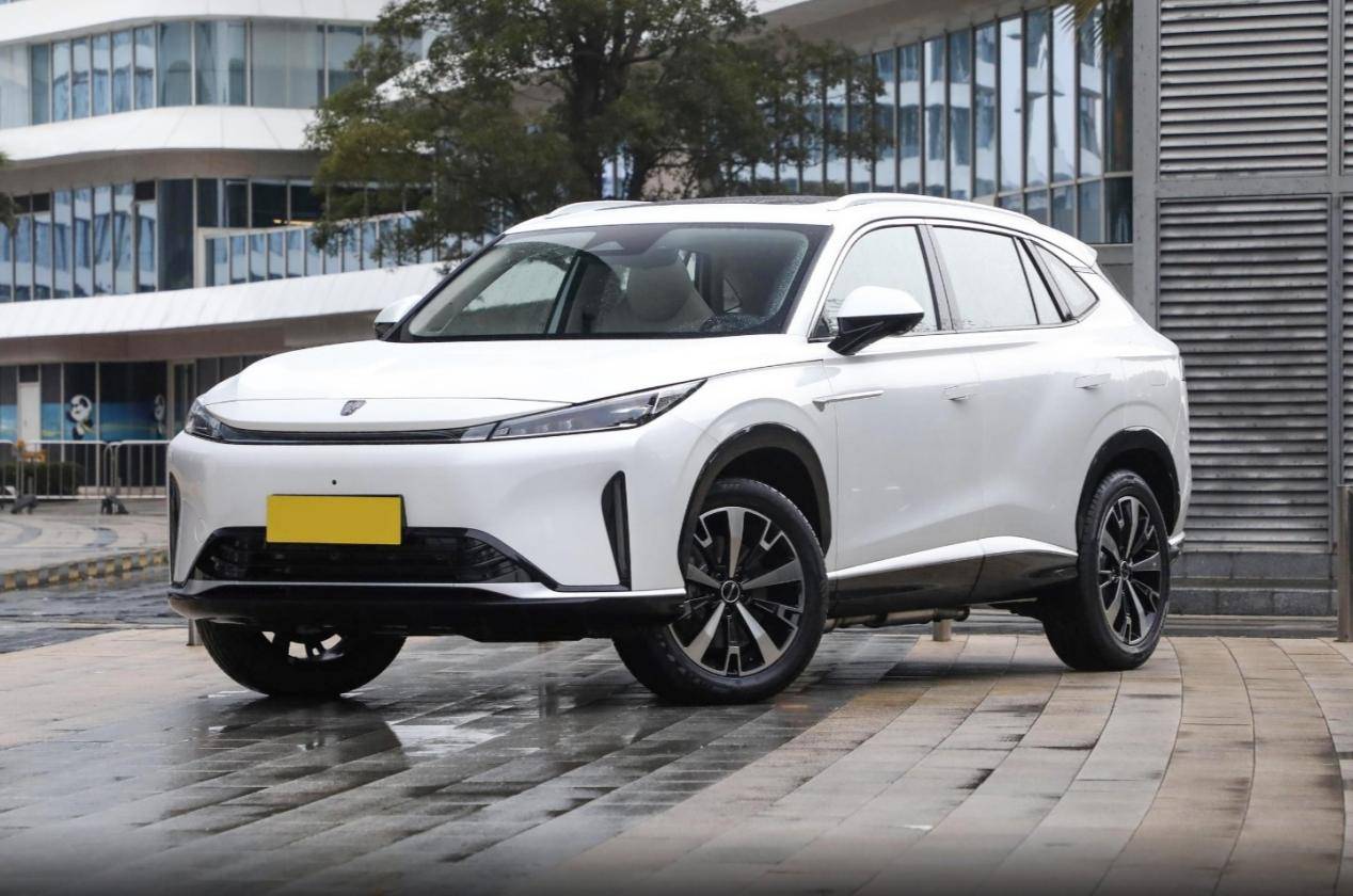 配新一代1.5T超混動力,一箱油能跑1300km,帶你看榮威D5X DMH