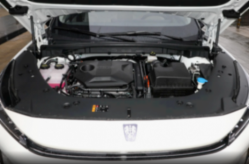 配新一代1.5T超混動力,一箱油能跑1300km,帶你看榮威D5X DMH