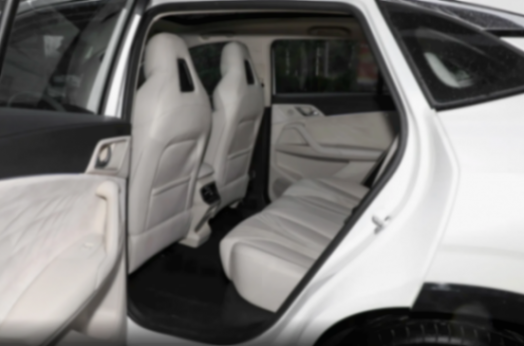 配新一代1.5T超混動力,一箱油能跑1300km,帶你看榮威D5X DMH