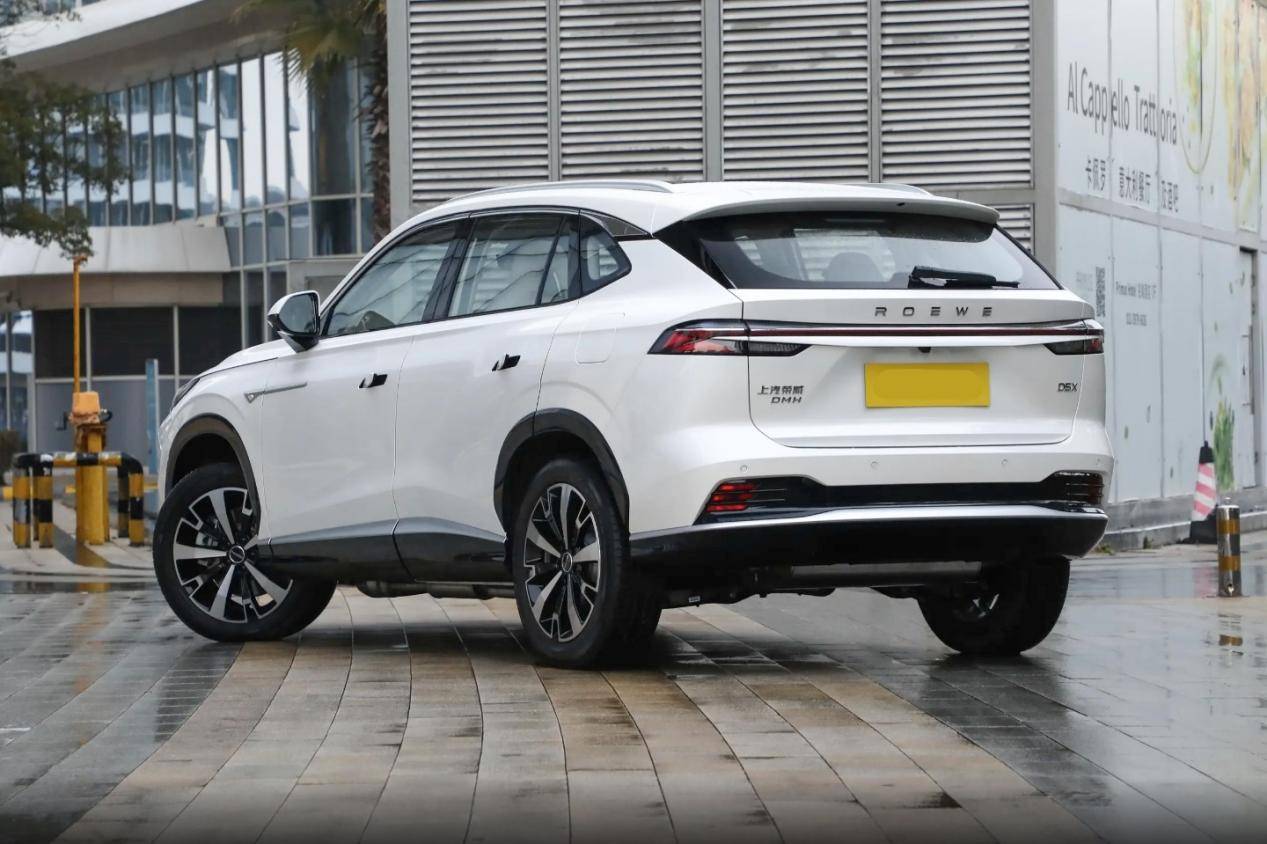 配新一代1.5T超混動力,一箱油能跑1300km,帶你看榮威D5X DMH