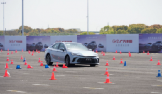 還能當(dāng)銷冠嗎?合資中級車組團(tuán)換代,試駕第9代凱美瑞!