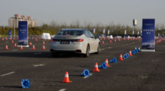 還能當(dāng)銷冠嗎?合資中級車組團(tuán)換代,試駕第9代凱美瑞!