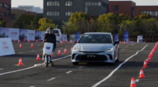 還能當(dāng)銷冠嗎?合資中級車組團(tuán)換代,試駕第9代凱美瑞!