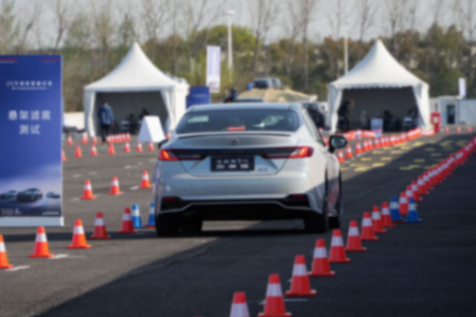 還能當(dāng)銷冠嗎?合資中級車組團(tuán)換代,試駕第9代凱美瑞!