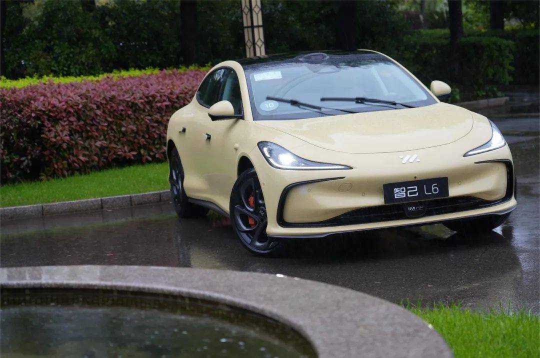 打動你的是智能還是顏值?搶先試駕智己L6