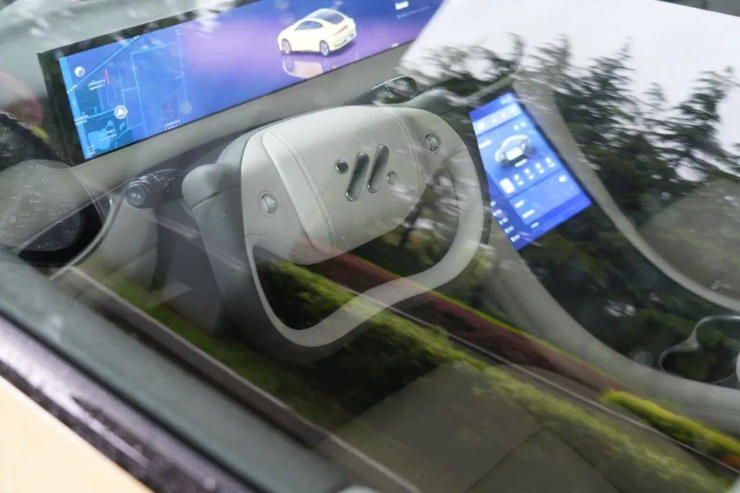 打動你的是智能還是顏值?搶先試駕智己L6