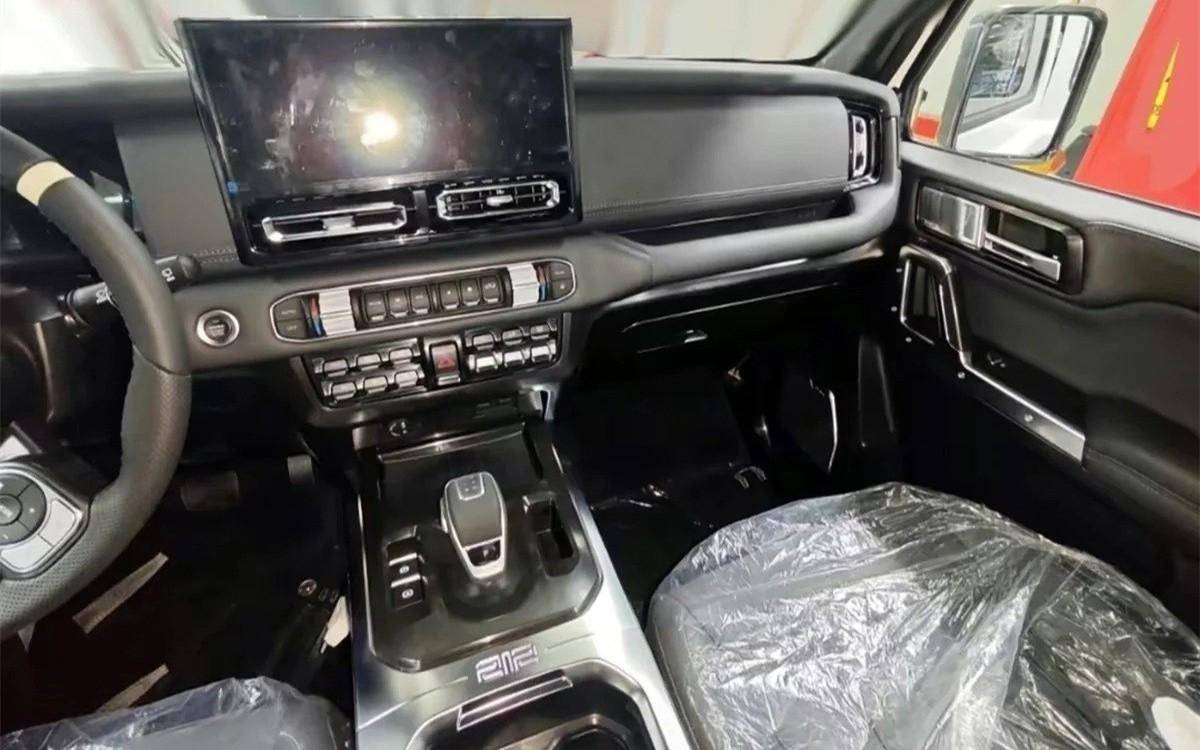 全新北汽制造212實車曝光,顏值大漲,或配2.0T+8AT