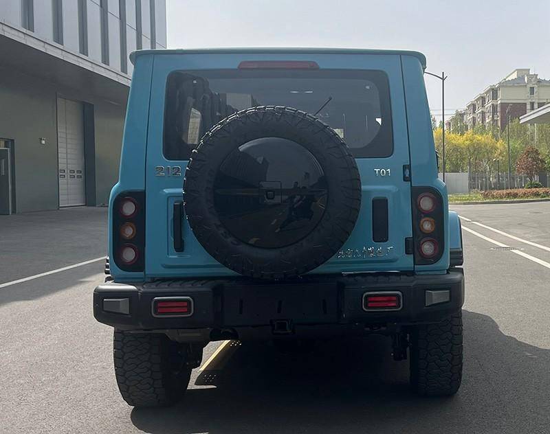 全新北汽制造212實車曝光,顏值大漲,或配2.0T+8AT