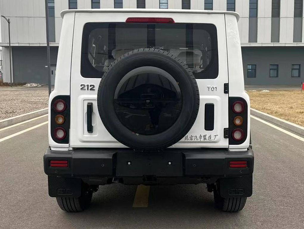 全新北汽制造212實車曝光,顏值大漲,或配2.0T+8AT