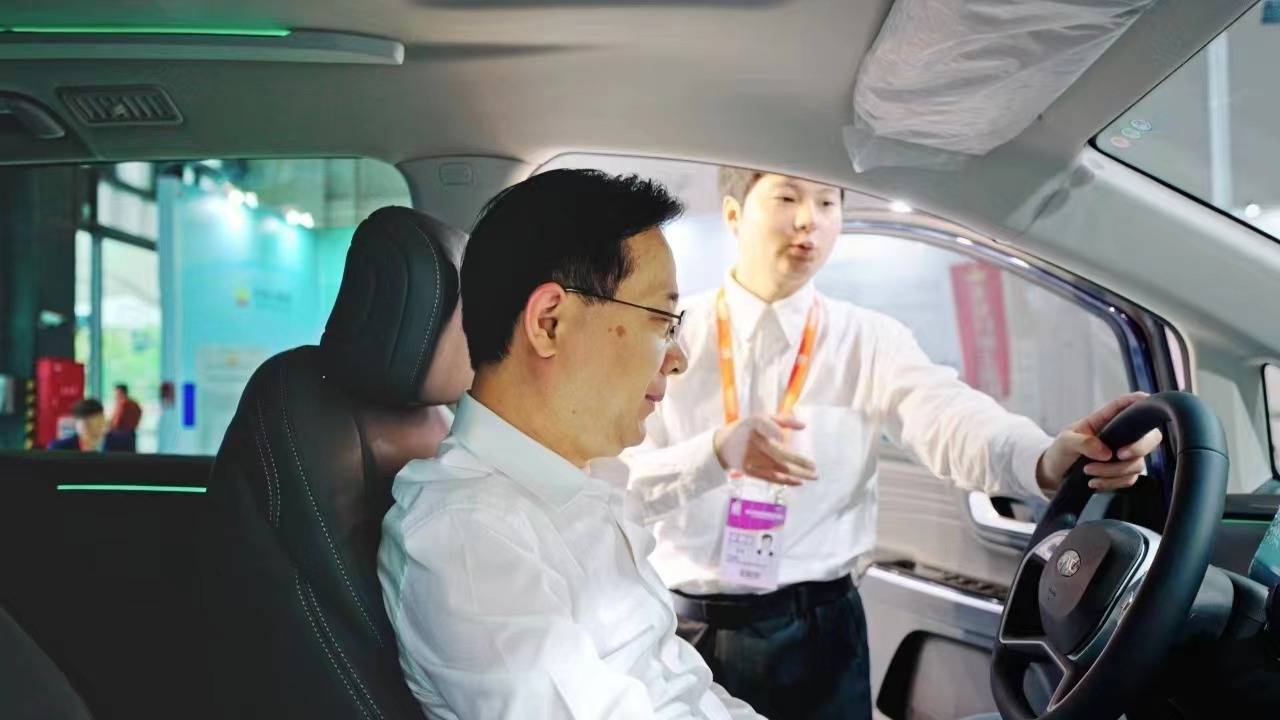 江淮瑞風RF8強力助陣2024年中國 品牌日