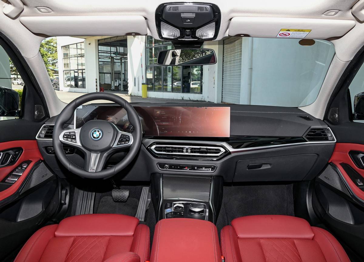 現(xiàn)款35.39萬(wàn)元起,新款寶馬i3實(shí)車(chē)曝光,有望年內(nèi)正式上市