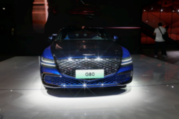 豪華不止于表面 嵐圖追光PHEV對(duì)決捷尼賽思G80