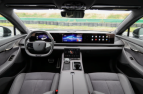 豪華不止于表面 嵐圖追光PHEV對(duì)決捷尼賽思G80