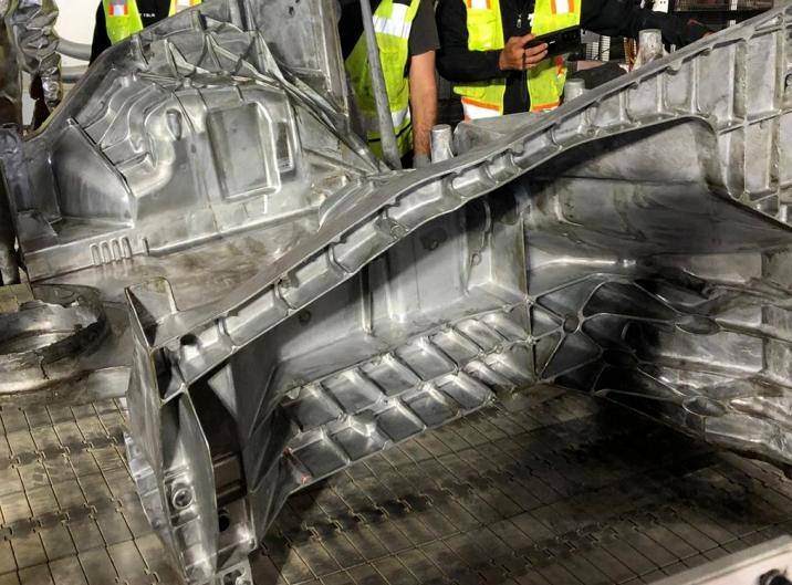 特斯拉欲放棄一體化鑄造車身,被中國車企逼急了?