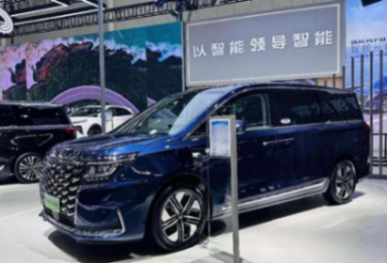 江淮瑞風RF8 強力助陣2024年中國品牌日