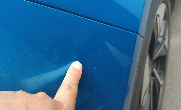 鼓吹豪華品質,卻連噴漆都做不好!難怪極狐沒銷量