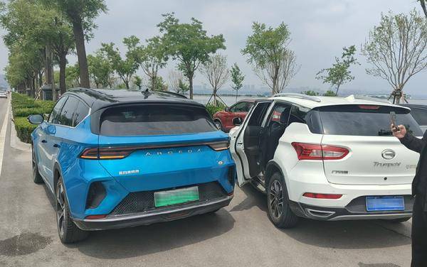 鼓吹豪華品質,卻連噴漆都做不好!難怪極狐沒銷量