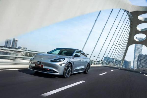 鼓吹豪華品質,卻連噴漆都做不好!難怪極狐沒銷量