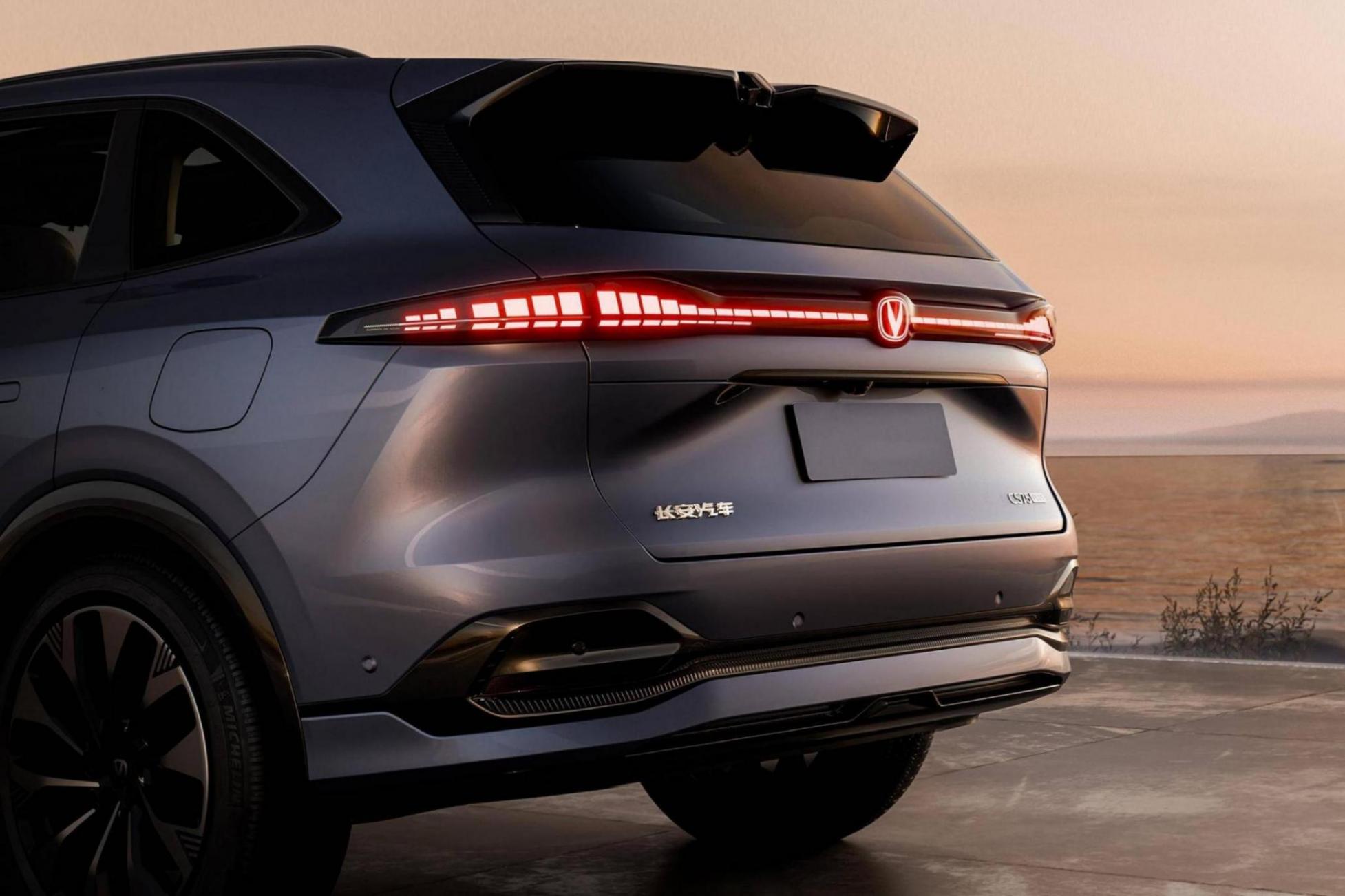 設(shè)計師很懂消費者!長安CS75 PLUS爆換代照,與新哈弗H6你更期待誰