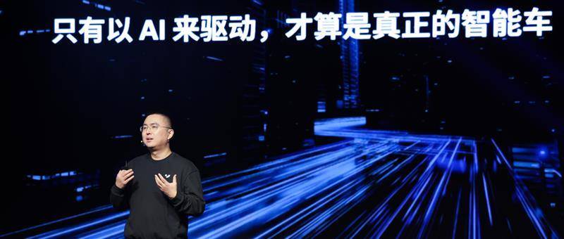 極越汽車,戴著鐐銬起舞