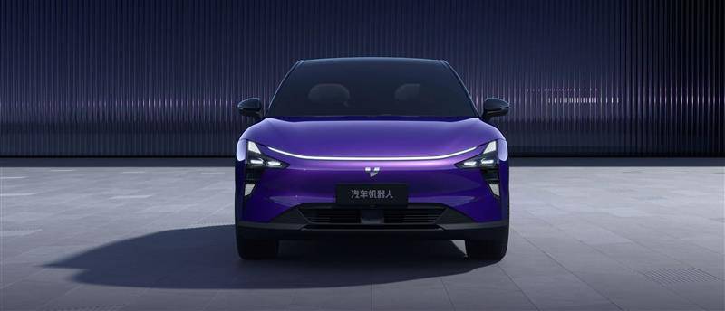 極越汽車,戴著鐐銬起舞