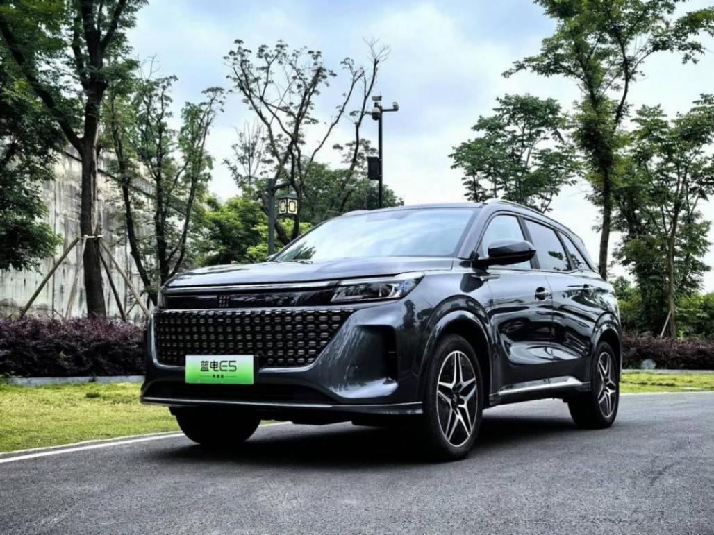 藍(lán)電E5榮耀版對(duì)比大眾途岳:自主、合資差距這么大?