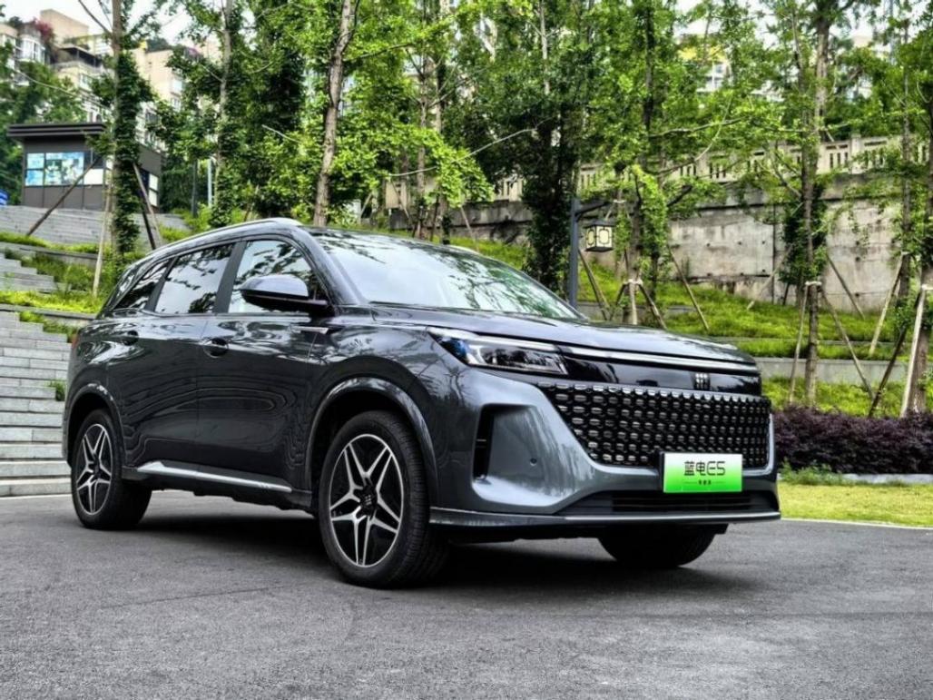 藍(lán)電E5榮耀版對(duì)比大眾途岳:自主、合資差距這么大?