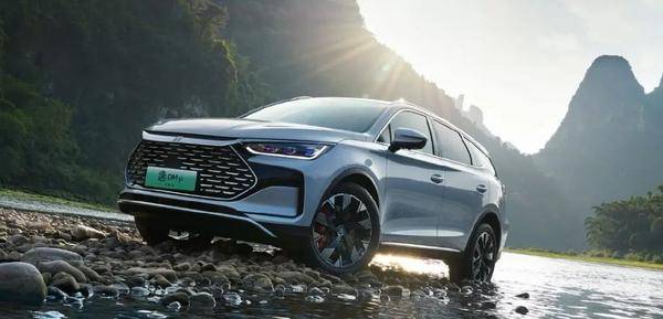 預算25萬還要帶四驅?摩卡Hi4和唐DM-p榮耀版誰更值?