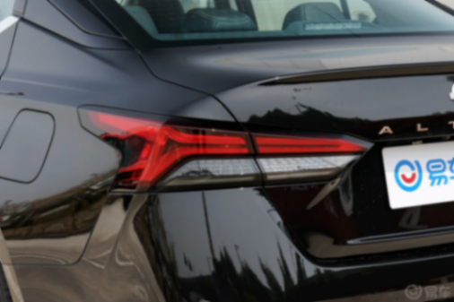 天籟20周年黑金版來襲!整車煥新,高級感十足!