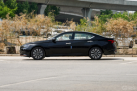 天籟20周年黑金版來襲!整車煥新,高級感十足!